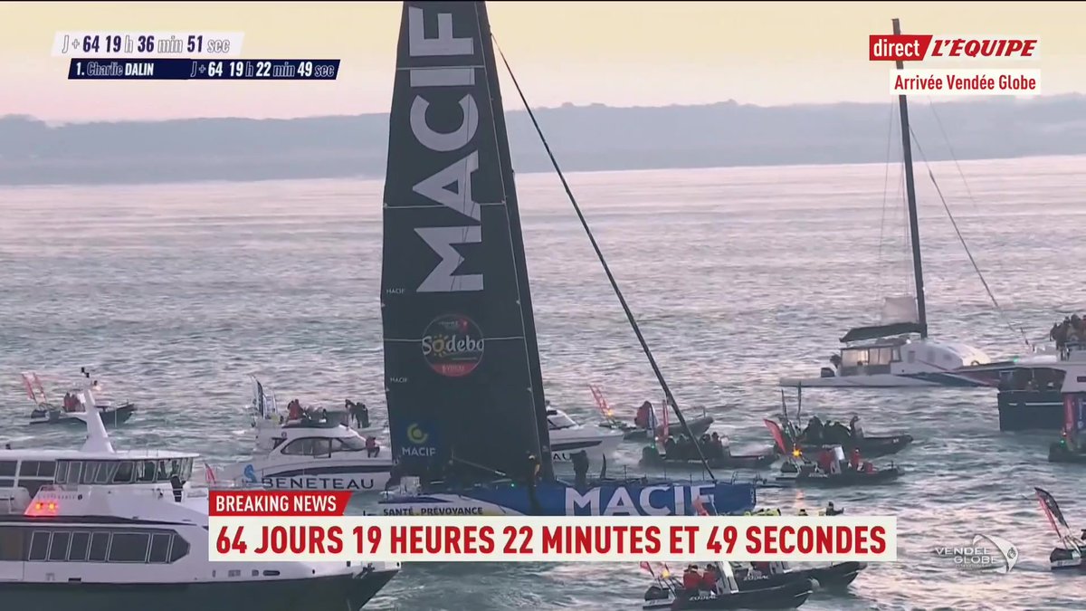 Charlie Dalin retrouve sa famille après plus de 64 jours en mer Suivez sa victoire au Vendée Globe >