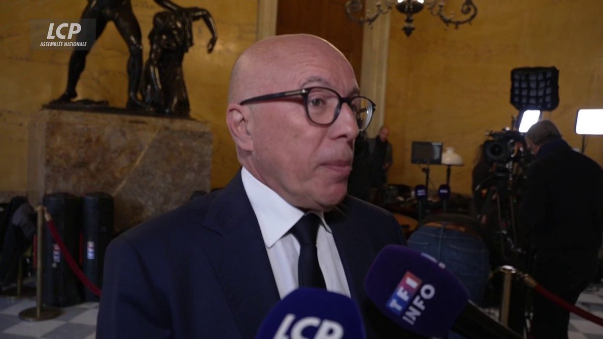 Retraites : "Je crois que le pire serait de devenir otage de cette gauche qui a fait tant de mal au pays", commente Eric Ciotti (UDR). "Se mettre dans les mains des amis de M. Hollande serait accentuer le naufrage français." #DirectAN