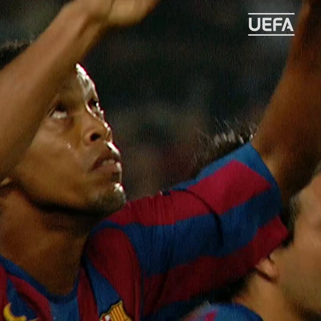 Nonton Klipnya Ronaldinho, gak tau kenapa, nyenengin aja. Nonton aja bahagia, simpel 🤗 Cocok. Bungkus. 🤝