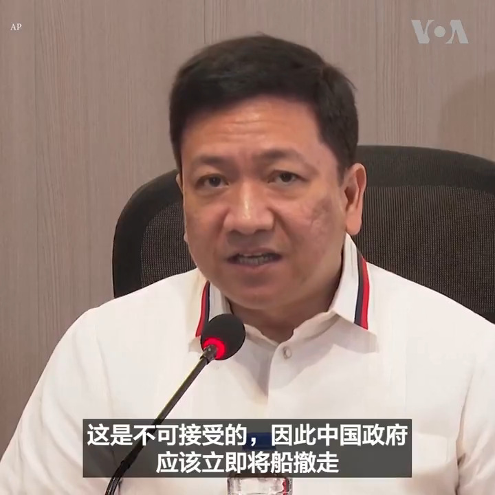 菲律宾国家安全委员会助理总干事马来亚14日表示,中国在南中国海的行为正在将菲律宾“逼到墙角”。中国海警船出现在有争议的斯卡伯勒浅滩(中国称黄岩岛)海域,14日向菲律宾西北海岸航行,最近的距离77海里。菲律宾海警船多次命令这艘中国巨型海警船撤离其专属经济区。 报道: