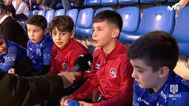 ❤️ ''𝑪𝒐𝒈𝒆𝒎𝒐𝒔 𝒆𝒍 𝒃𝒐𝒎𝒃𝒐 𝒚 𝒏𝒐𝒔 𝒂𝒅𝒖𝒆𝒏̃𝒂𝒎𝒐𝒔''. Los chavales del Ourense CF. #ElDíaDespués