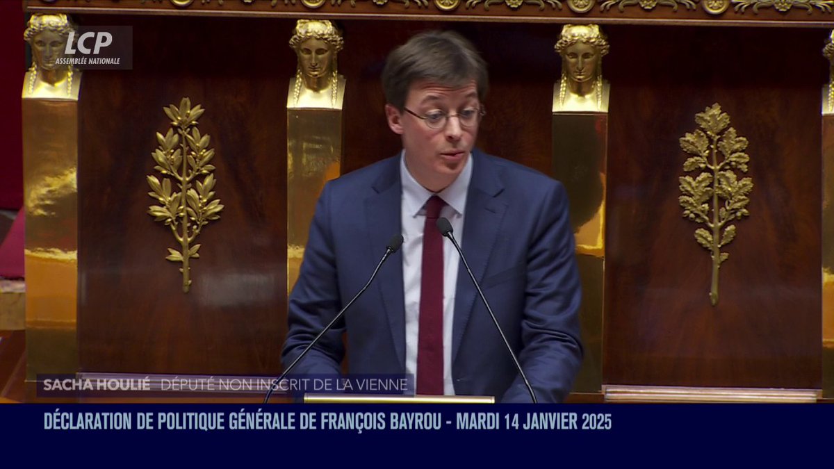"Votre déclaration de politique générale n'était finalement pas totalement lisible", juge Sacha Houlié. "C'est peut-être une stratégie pour durer. Mais il vous faudra sortir de l'ambiguïté. C'est à l'aune des actes que nous pourrons vous juger." #DirectAN