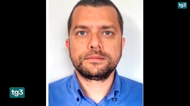Da due mesi non si hanno notizie del giovane cooperante italiano Alberto Trentini, fermato in Venezuela mentre portava aiuti umanitari con una ong. I familiari chiedono l'intervento del governo