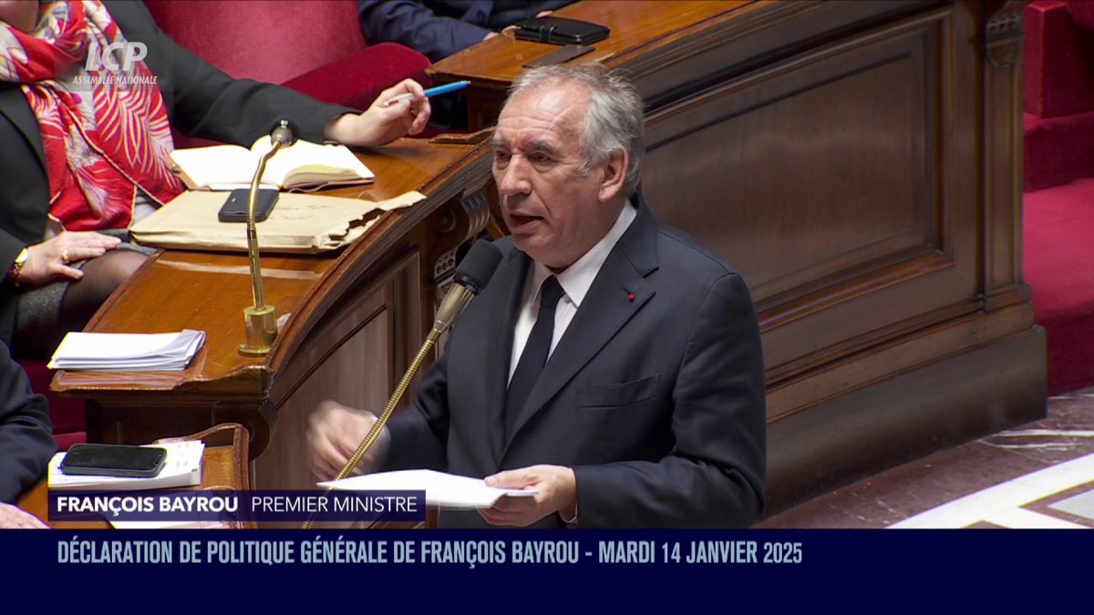 Education : "Le nombre de postes [d'enseignants] qui sera mis au concours ne baissera pas. Mais nous savons tous qu'on les affiche, et qu'on ne les remplit pas", déplore François @Bayrou. #DirectAN