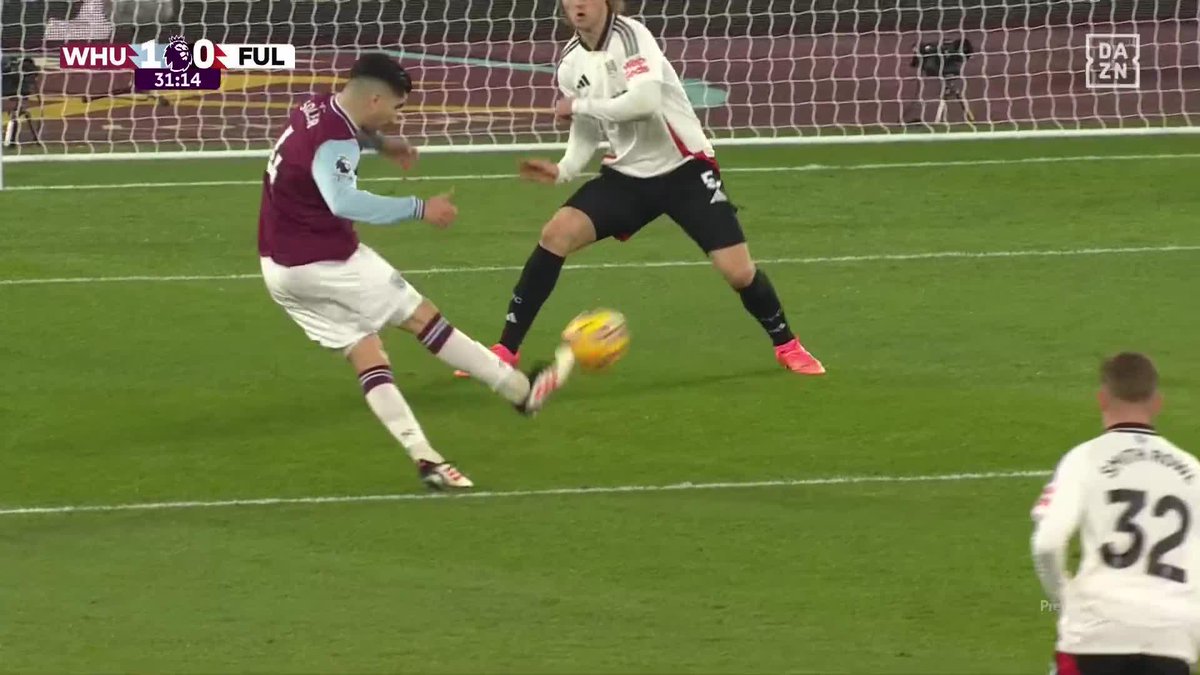 La primera vez nunca se olvida 🙌 Carlos Soler marca su primer gol con el West Ham en la #PremierLeagueDAZN 🏴⚽