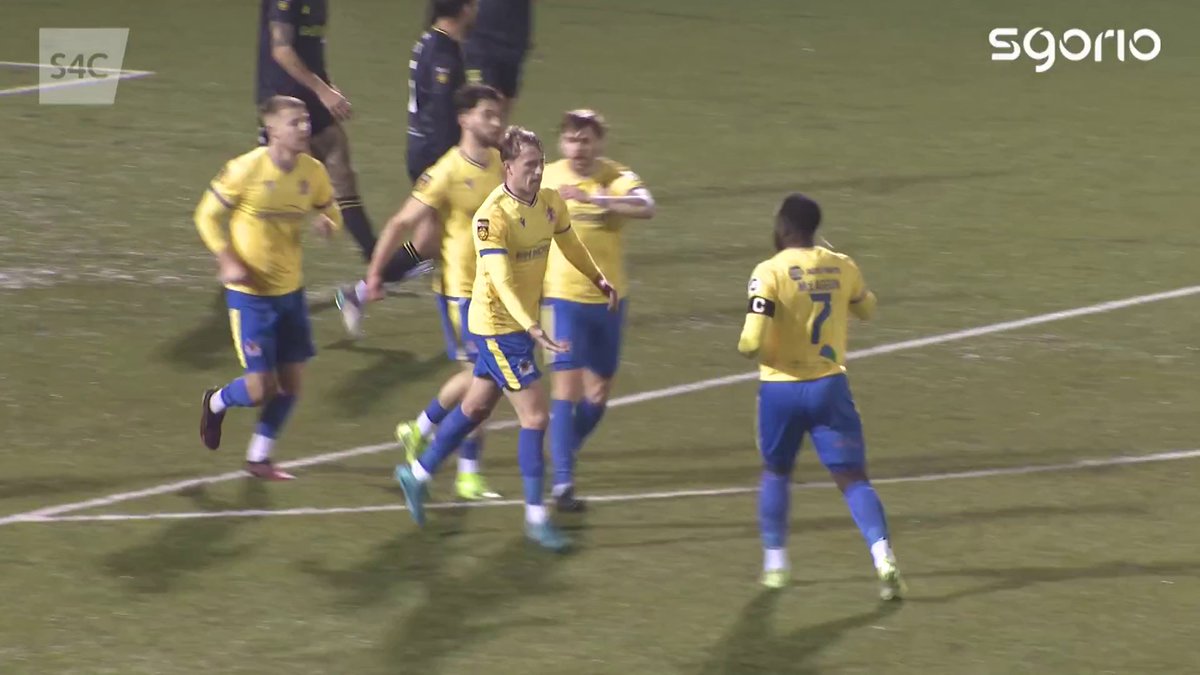 That assist from PRESS 🤌 Barry Town United | #JDCymruPremier