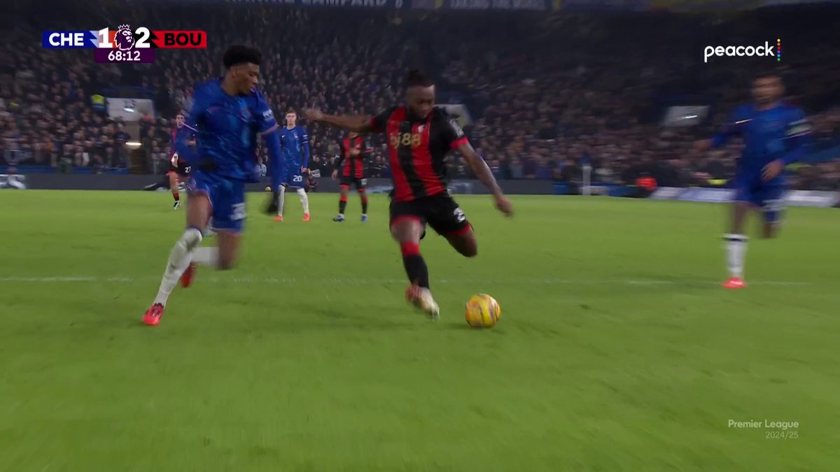 BOURNEMOUTH FLIP THE SCRIPT ON CHELSEA. 🍒 Antoine Semenyo blasts it home at the near post as the Cherries go in front! 📺 Peacock | #CHEBOU