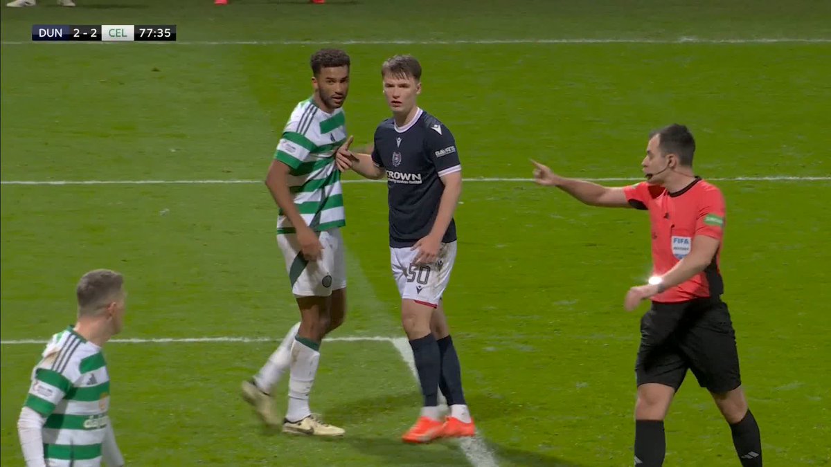 🤯 Dundee take the lead! Aaron Donnelly puts them 3-2 ahead against Celtic! Watch the closing stages on Sky Sports NOW ⬇️