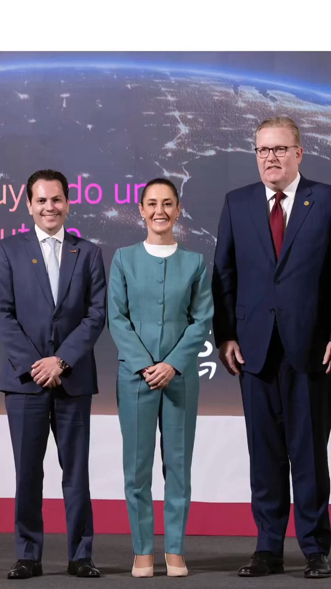 Tenemos muy buenas noticias para México. Amazon Web Services invierte cinco mil millones de dólares para la creación de un centro de datos con sede en Querétaro. Esto es una muestra de la confianza en nuestro país; no sólo tenemos un gran presente, sino un gran futuro.