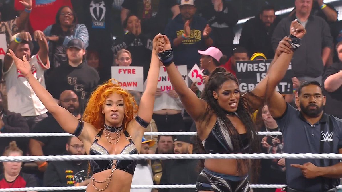 WHAT A FINISH! 😮‍💨 Lash Legend and x are the new No. 1 Contenders to the WWE Women's Tag Team Titles!! 🙌 #WWENXT