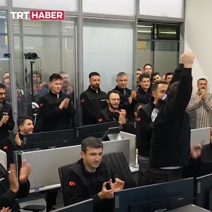 Türkiye’nin en büyük uydusuyla uzay yolculuğunda yeni bir adım 🚀 Üst yöneticiliğini Selçuk Bayraktar'ın yaptığı Fergani Uzay'ın ilk uydusu FGN-100-d1, uzaya fırlatıldı. Böylece Konumlandırma Takım Uydu Projesi’nin ilk adımı başarıyla atıldı.