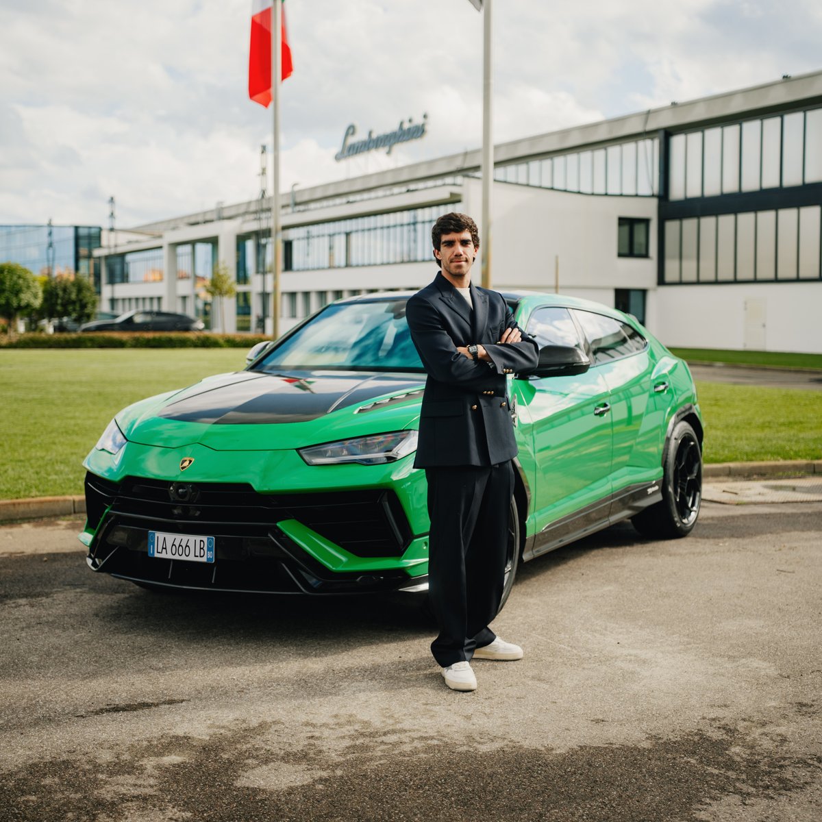 .Juan Lebrón: the padel pro enjoyed our speed questioning session. Watch the video! #Lamborghini CO2 Emission and Fuel consumption combined: