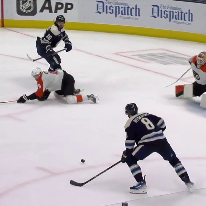 Zach Werenski monster season. 15 🚨, 50. Bodů, nejvyšší ice time (26:39 avg) mezi beky, doma 17zapasů aspoň s bodem v řadě, 💪 na PK. #CBJ 5 výher v řadě. 👏 Víc v pátek.