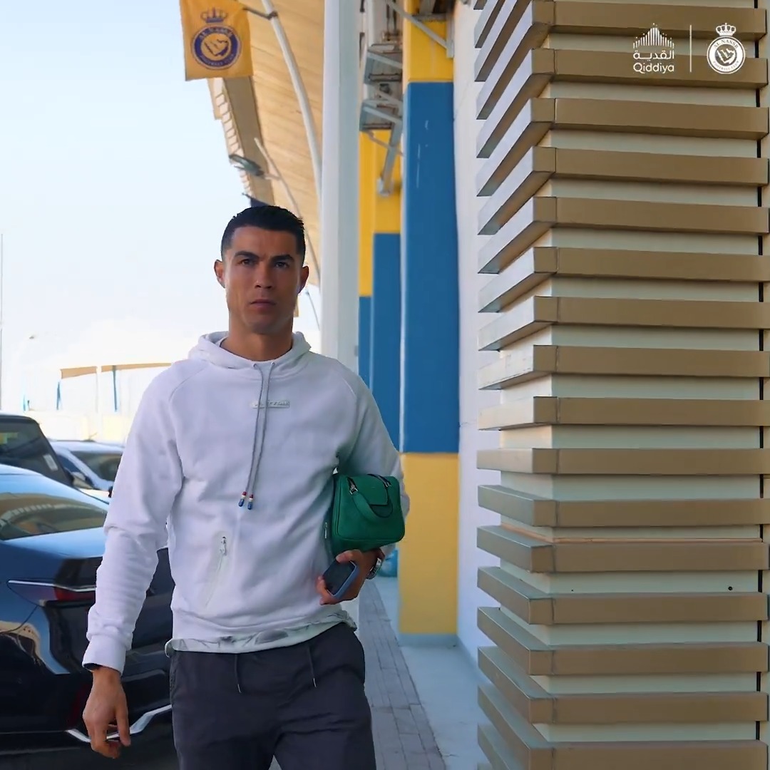 مسـاء جميـل لنجومنا في مقر ناديهم 🤩