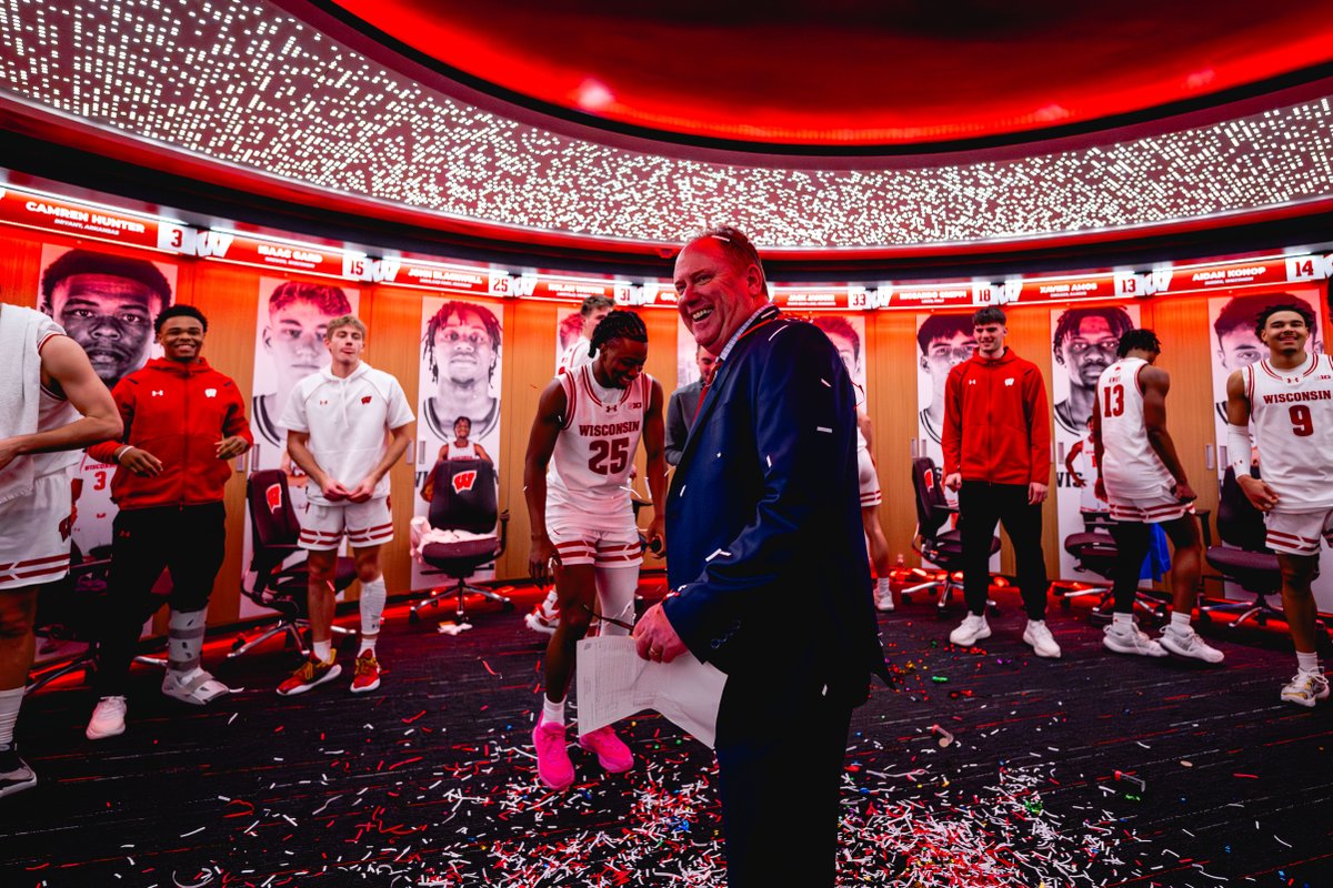 200, we want more! Last night, head coach Greg Gard won his 200th game while leading the #Badgers!