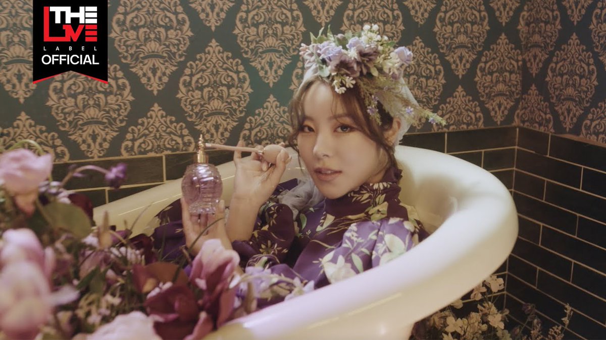 3 years ago today, Wheein released her 2nd Mini Album ‘WHEE’ with title track ‘Make Me Happy’