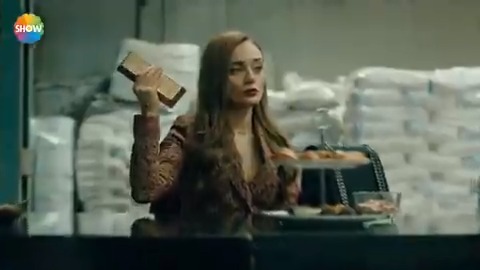 Sizler beni tanımadığınızı zannediyorsunuz ama tanıyorsunuz. Hatta beni çok seviyorsunuz. Çünkü ben buyum. Efsun Kent Hanımefendi. Hala büyülü ve tüyleri diken diken yapıyor. Efsuuuuuuuunnn !!