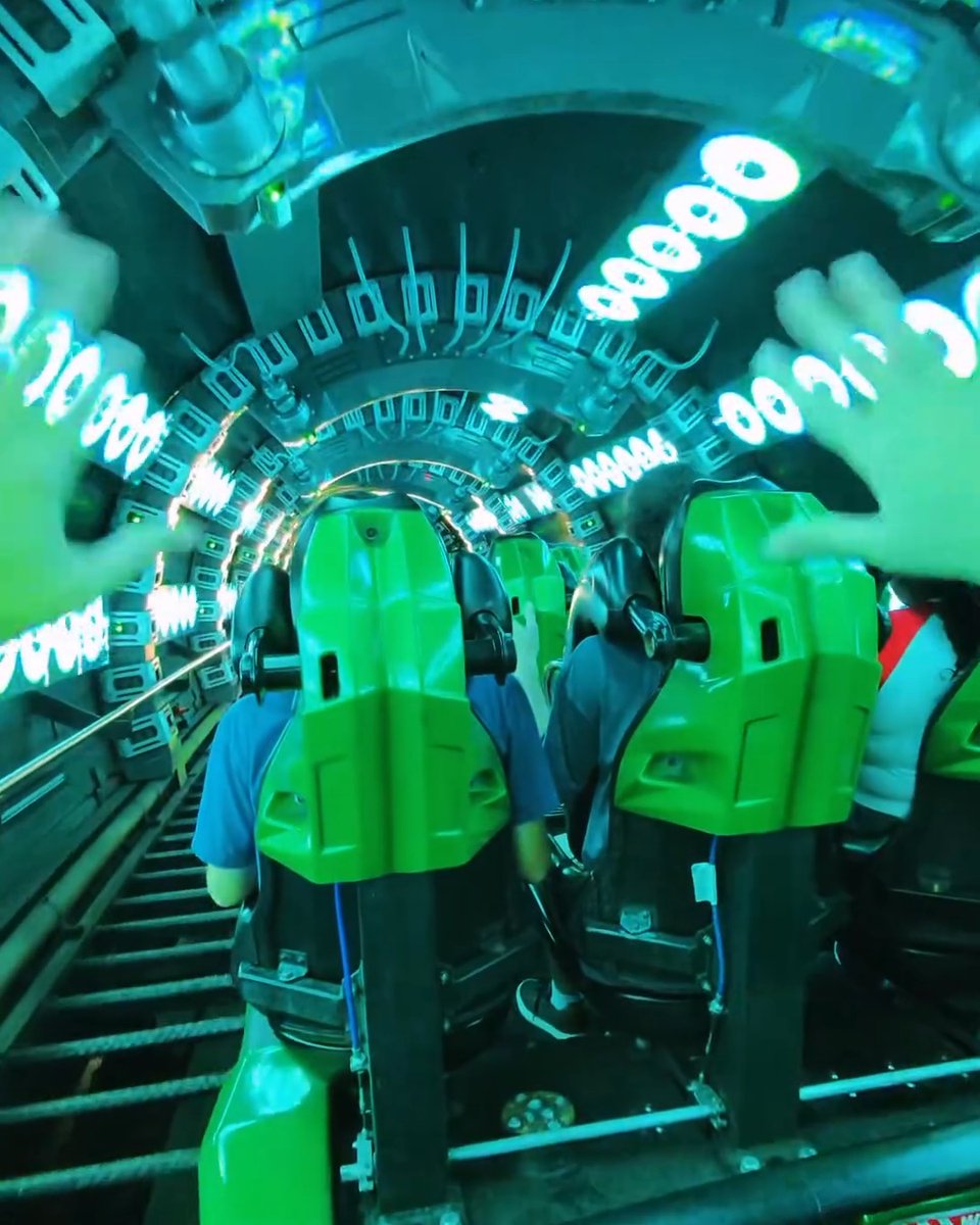 From 0 to 40 mph in just 2 seconds! 😮 🙌 📍: Islands of Adventure at Universal Orlando Resort IG 📹 : @barbiipitarch