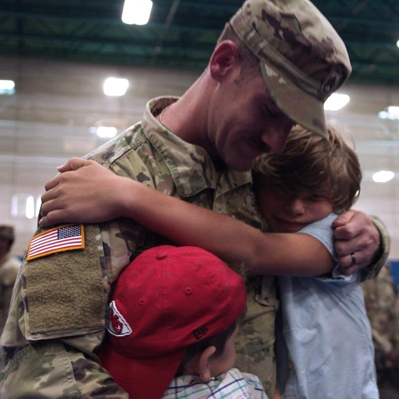 I'm not crying, there's just something in my eye 🥹 After being deployed for almost 10 months to Eastern Europe, the soldiers of the 🇺🇸 US Army's 3rd Infantry Division got a warm welcome from families and loved ones back home 🏠 ❤️