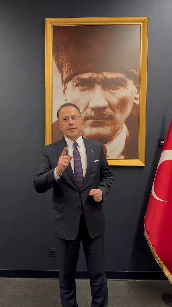Değerli komşularım; Haksızlık ve hukuksuzluklara karşı sesimizi yükseltmek için yarın saat 14.00’te Genel Başkanımız Özgür Özel ve İstanbul Büyükşehir Belediye Başkanımız Ekrem İmamoğlu’nun da katılımıyla Beşiktaş Belediyesi önünde buluşuyor; halkın egemenliğine hep birlikte sahip çıkıyoruz… Sizleri de bu mitinge katılmaya ve hep birlikte Beşiktaş’ta omuz omuza olmaya davet ediyorum.