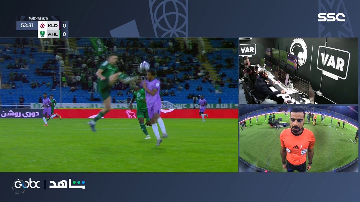 طرد ديميرال لاعب الأهلي بعد هذه اللقطة.. برأيك.. هل تستحق الأحمر؟ #الأهلي_الخلود #دوري_روشن_السعودي