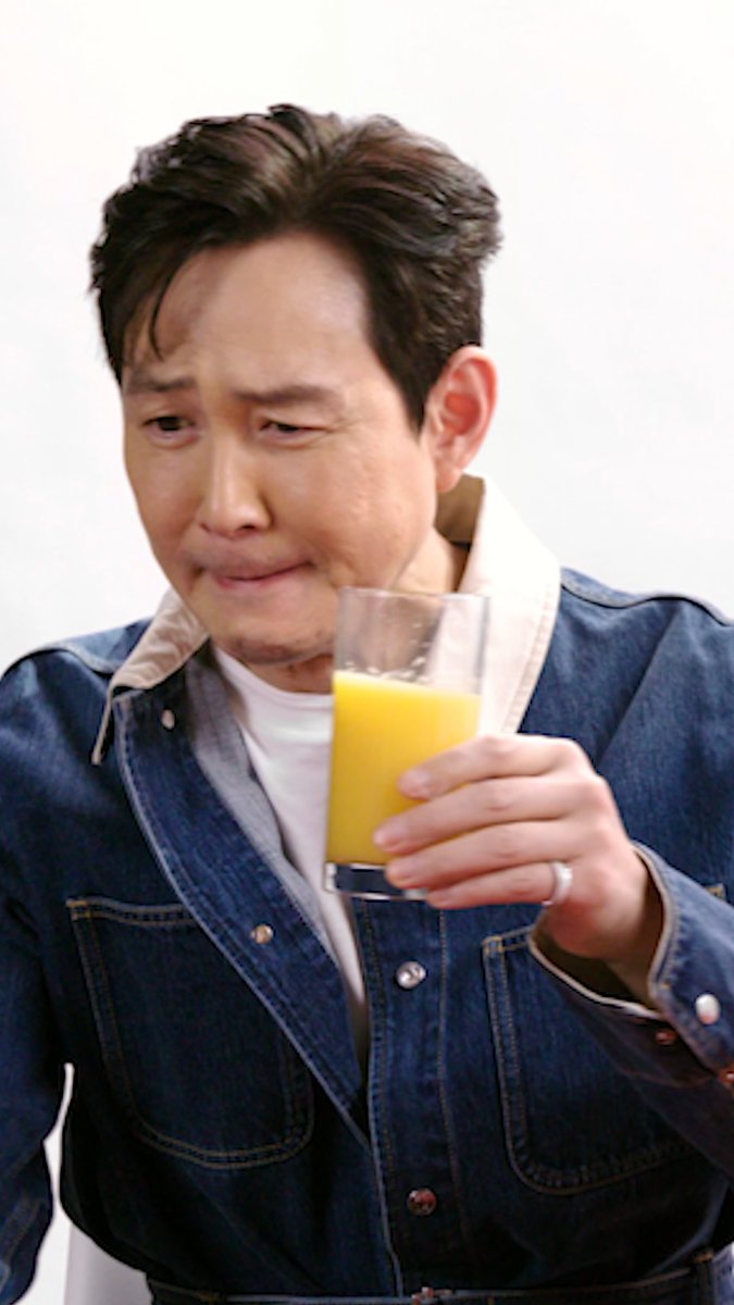 lee jung-jae and lee byung-hun may have underestimated HOT ONES 💀 First We Feast