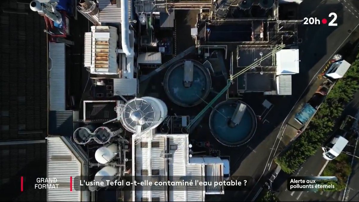 🔴🍳 DOCUMENT Complément d'enquête : alerte aux polluants éternels dans l’eau potable En Haute-Savoie, Tefal a rejeté pendant plusieurs années des boues contaminées qui ont atteint les eaux souterraines. 30 médias européens ont enquêté sur ce scandale sanitaire. #JT20h
