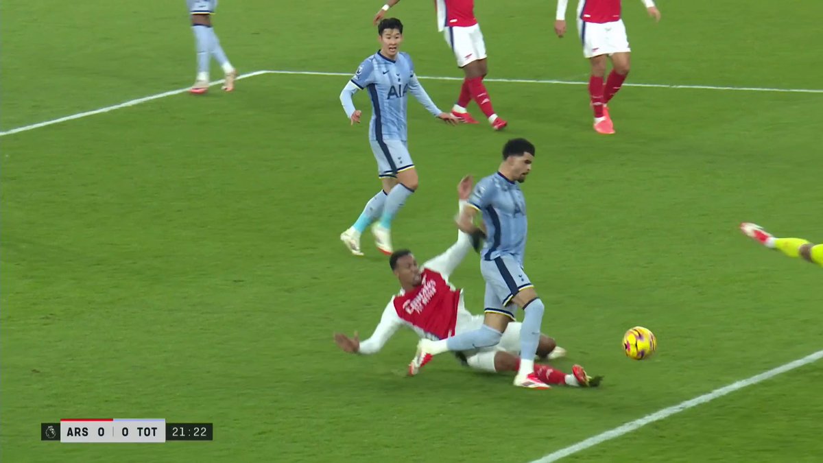 What a tackle this is from Gabriel 🤯 Ange Postecoglou's reaction says it all 👏 📺 TNT Sports &amp; discovery+ UK