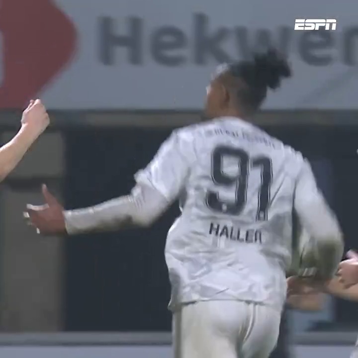 En daar is nummer twee voor Sébastien Haller⚽️⚽️ #rkcutr