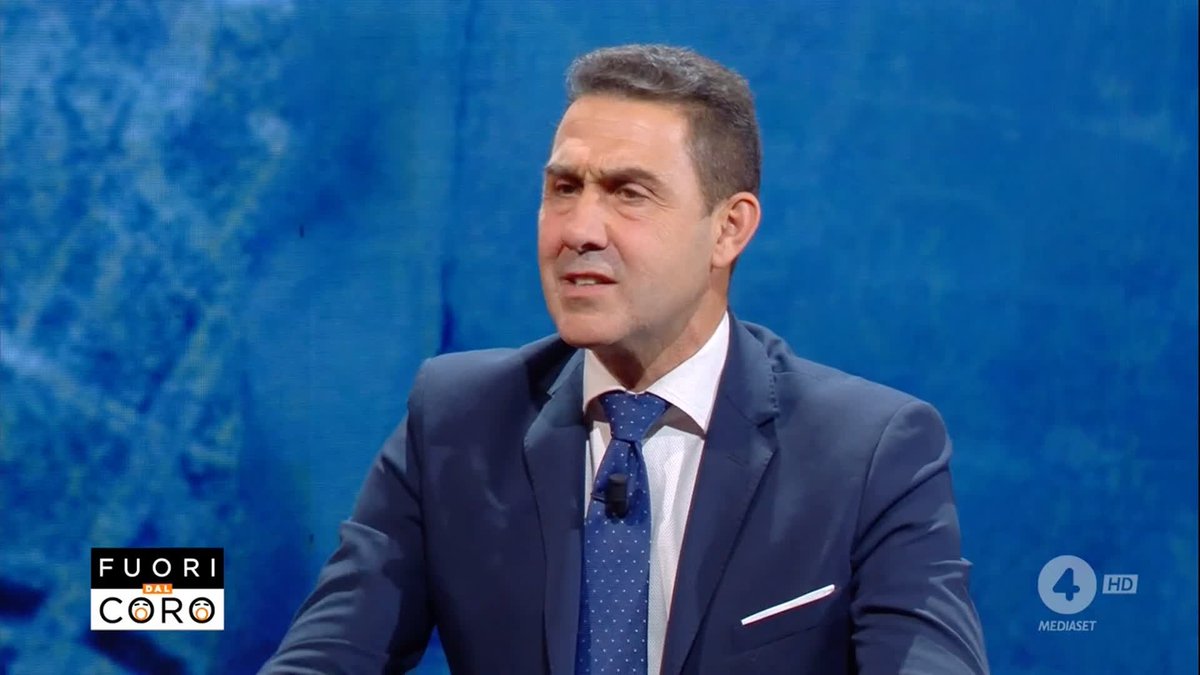 "Hitler ha fondato un partito che si chiamava NAZIONALSOCIALISMO, quindi è chiaro che il riferimento era il socialismo". Il Generale Roberto Vannacci a #Fuoridalcoro