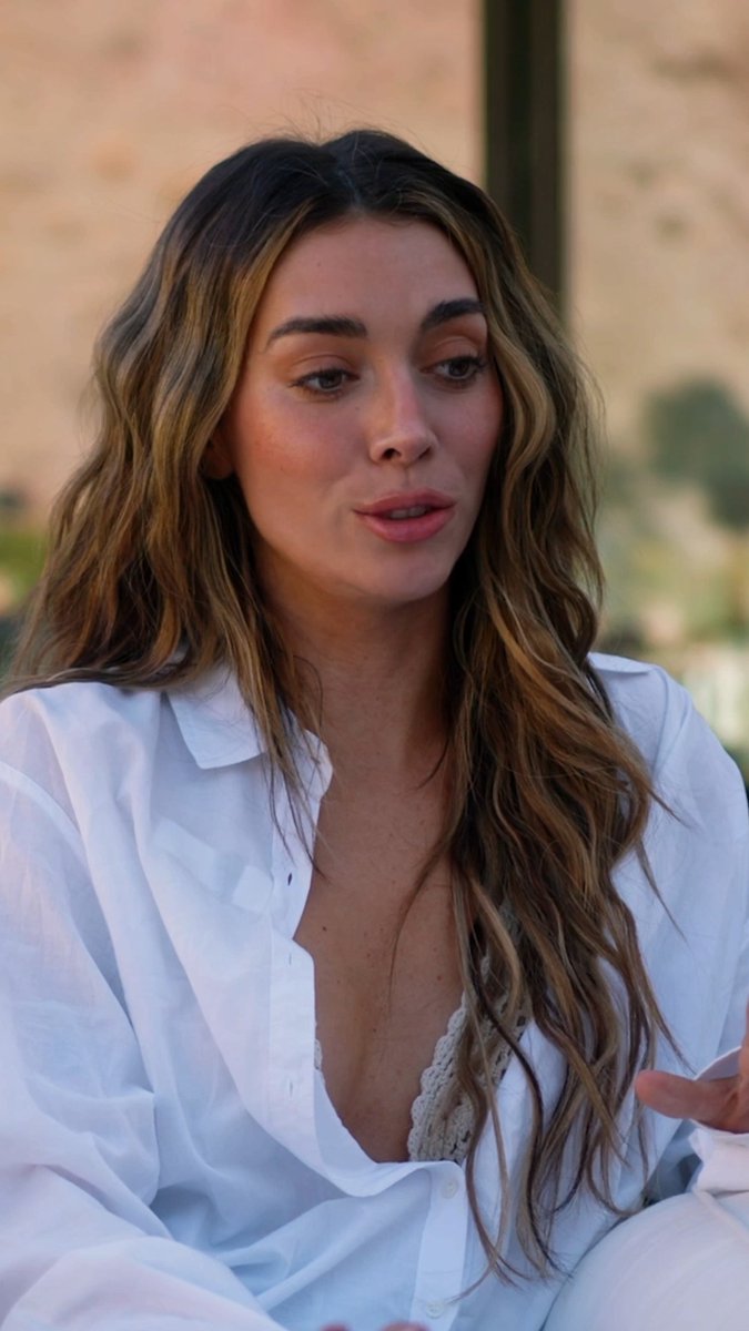 LaPaglia dropped some exciting news about the new era of BFFs with co-host Josh! 🌟 Get ready for a fresh take as the podcast dives into more “real-life, no drama” conversations in the New Year. Stay tuned for more details from Brianna lapaglia’s exclusive interview with SI Swimsuit dropping tomorrow on 🎙️