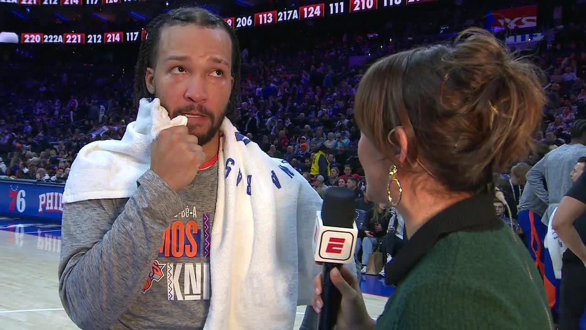 Jalen Brunson co-signs KAT wearing an Eagles sweater 😅 📺 Knicks-76ers on ESPN