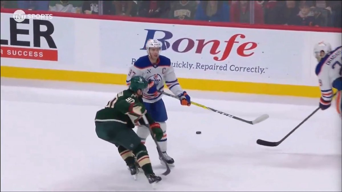 Connor McDavid got away with an elbow on Marcus Johansson 😳😬