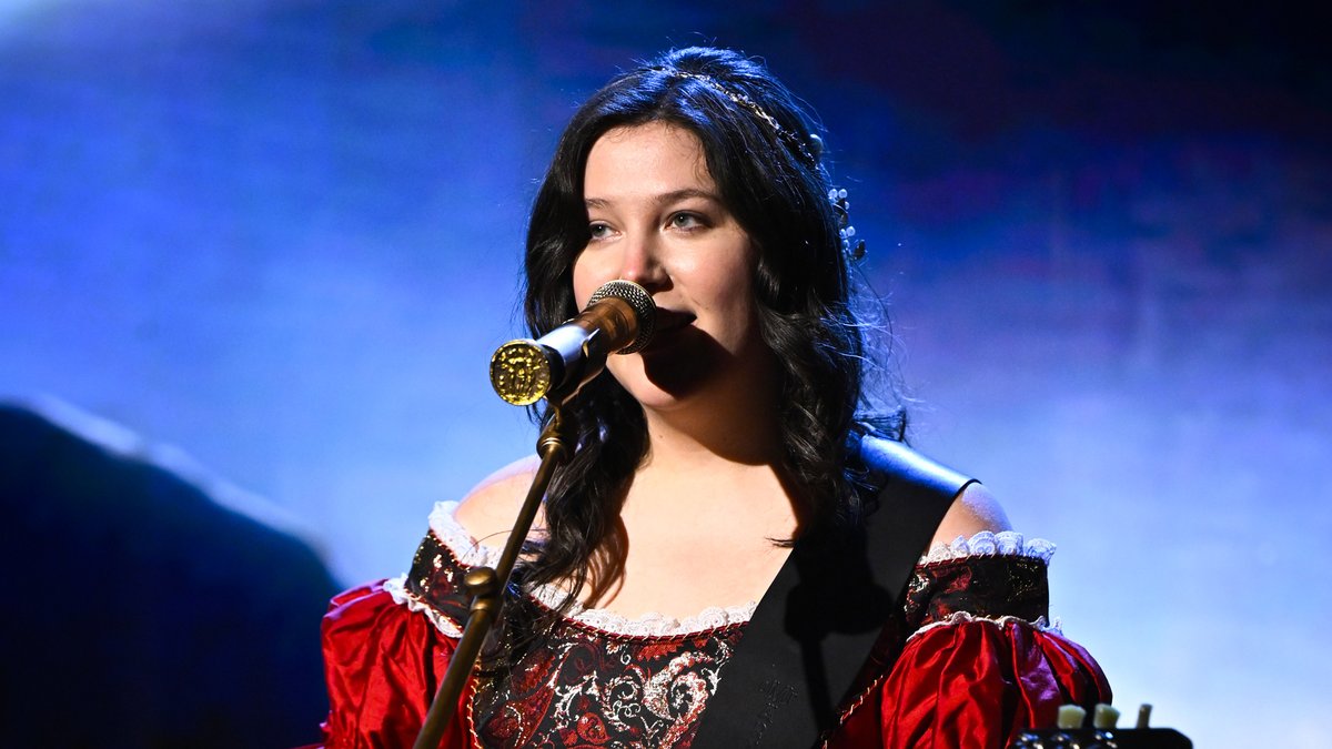 .Lucy Dacus debuts her new single “Ankles” off her upcoming album Forever Is A Feeling! WATCH ▶️ #FallonTonight
