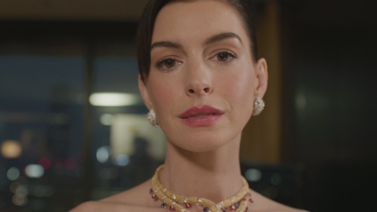 Join our global brand ambassador Anne Hathaway in the unique Serpenti Suite at the Bvlgari Hotel Shanghai, as she gets ready for the opening of the fascinating new #SerpentiInfinito exhibition. Discover more at #BvlgariJewelry #Serpenti