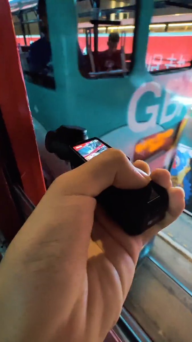 Here's a video idea to try the next time you are on a tram 🚋 Save it for later! DJI Osmo Pocket 3 // 🎬 Video by sheng-2025