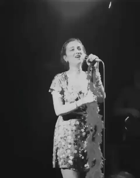 “Başka yerde arama, Bak, göğsümde izin var..“