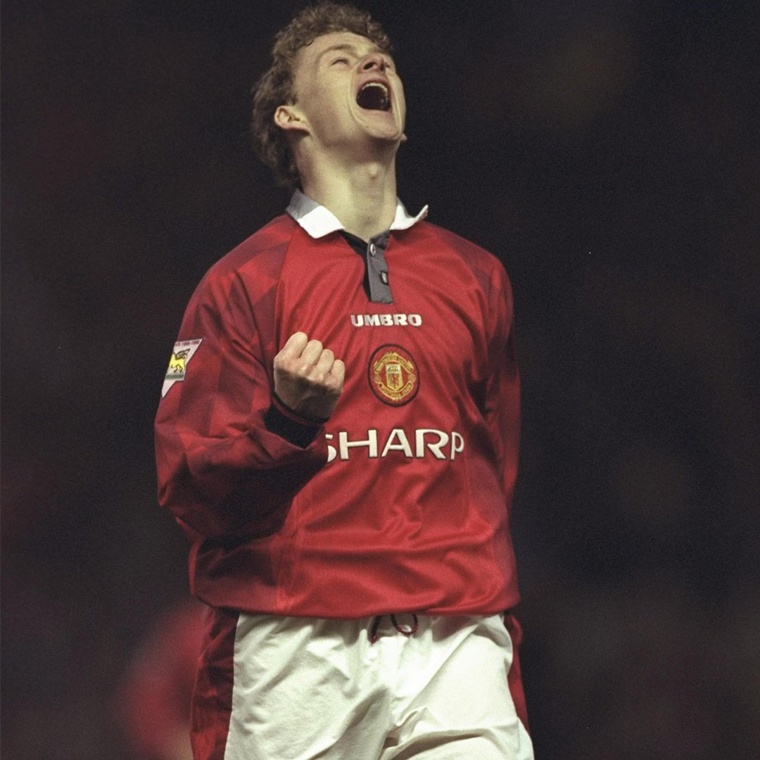 Solskjaer'in futbolculuk kariyeri. ▪️ Molde: 46 Maç, 34 Gol ▪️ M. United: 366 Maç, 126 Gol ▪️ Norveç: 67 Maç, 23 Gol 🏆 Şampiyonlar Ligi 🏆 Premier Lig x6 🏆 İngiltere Kupası x2 🏆 İngiltere Süper Kupa x2 🏆 Kulüpler Dünya Kupası 👑 Norveç Yılın Oyuncusu