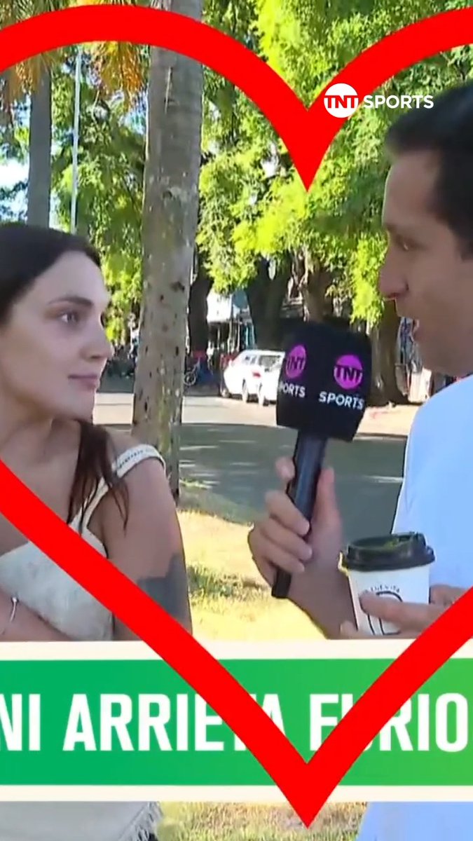 😂👏🇺🇾 Spoiler: Arturo ya la seguía... Antes de regresar a Chile, Dani Arrieta arrasó en #NoEsParaTanto con esta simpática barista que le regaló un café, y de paso, nos entregó este TREMENDO momento. ¡SÚBANLE EL SUELDO A MARTU!