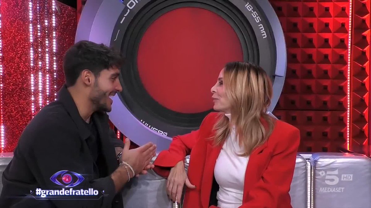 Ma questo bacio tra Stefania e Javier? ✈️ #GrandeFratello