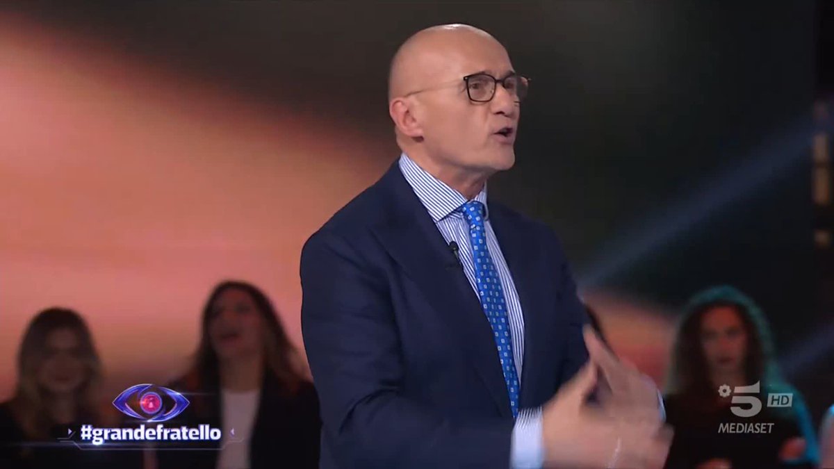 Helena, benvenuta in studio! 🤩 #GrandeFratello