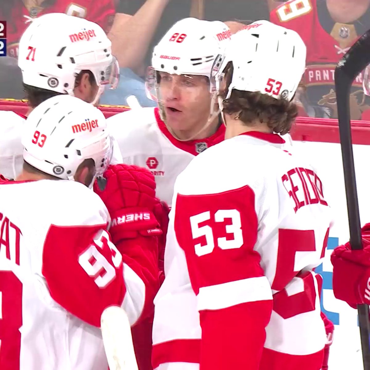 Detroit scores TWO more to force a goalie change 😳 Sergei Bobrovsky is replaced by Spencer Knight.