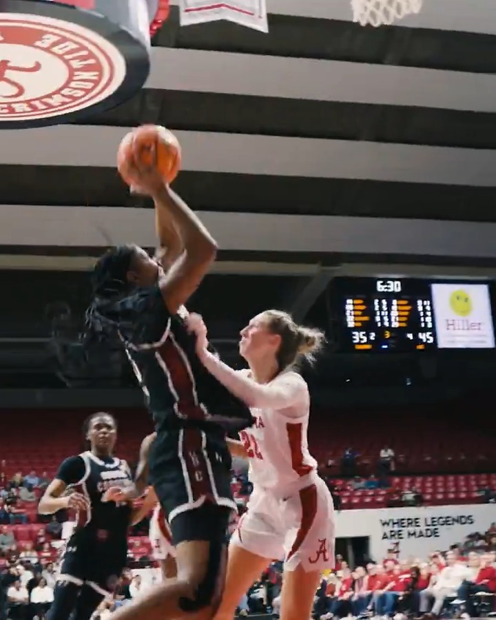 Inside game 💪 Chloe Kitts ➡️ Sania Feagin