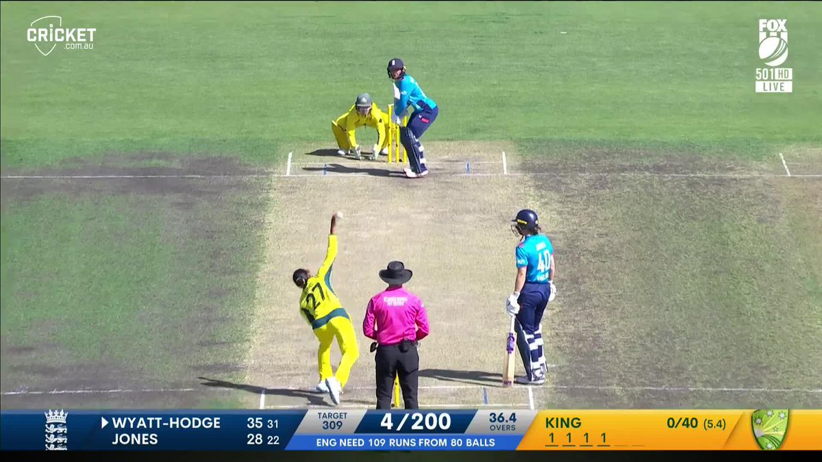 Flying Phoebe! ✈️ Litchfield takes a stunner to dismiss Danni Wyatt-Hodge #Ashes