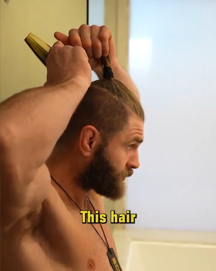Nothing but class 👏 @Jiri_BJP shaving his head for #UFC311 in honour of Ashly McGarity!