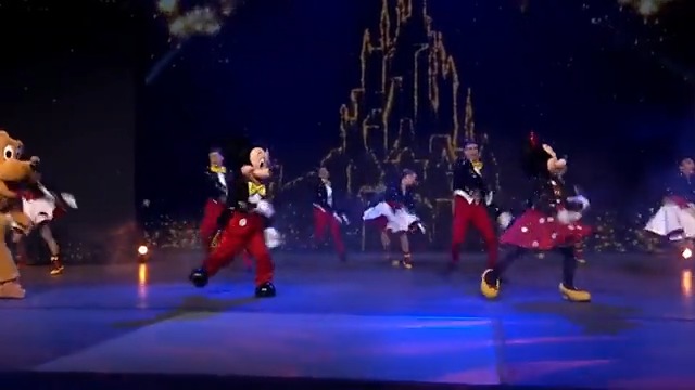 このお馴染みの曲、ディズニーランドパリのイベントで使われてました✨