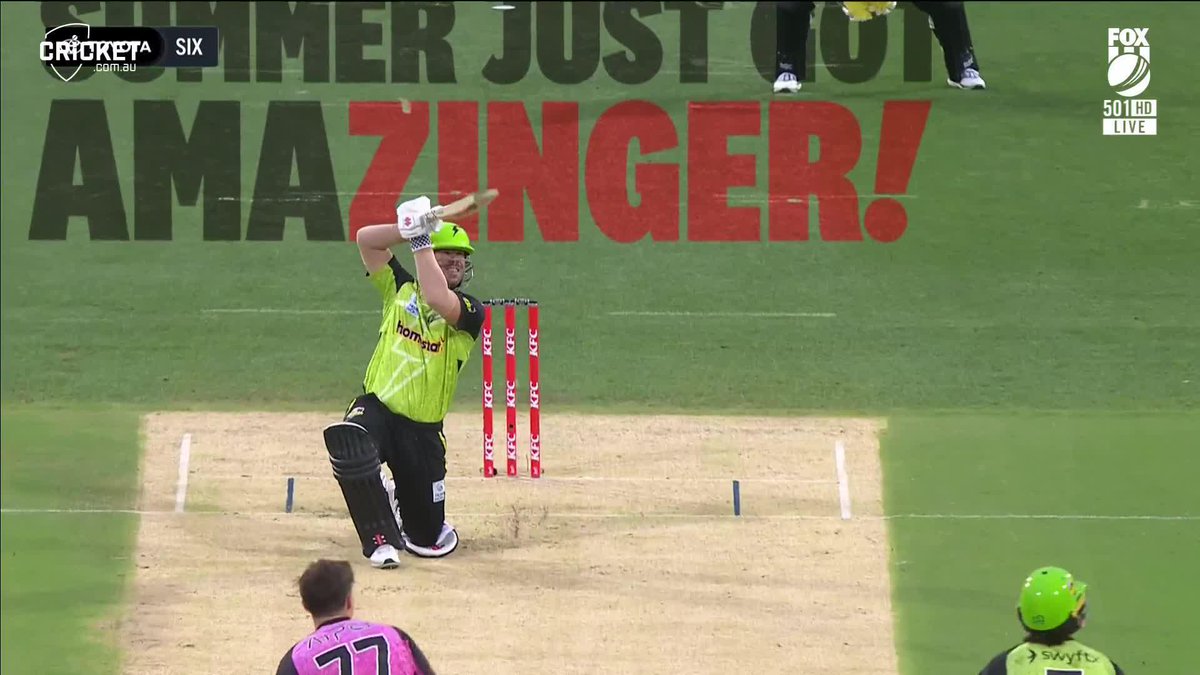 DAVID WARNER WITH ONE OF THE FINEST SIXES OF THE BBL. 🤯