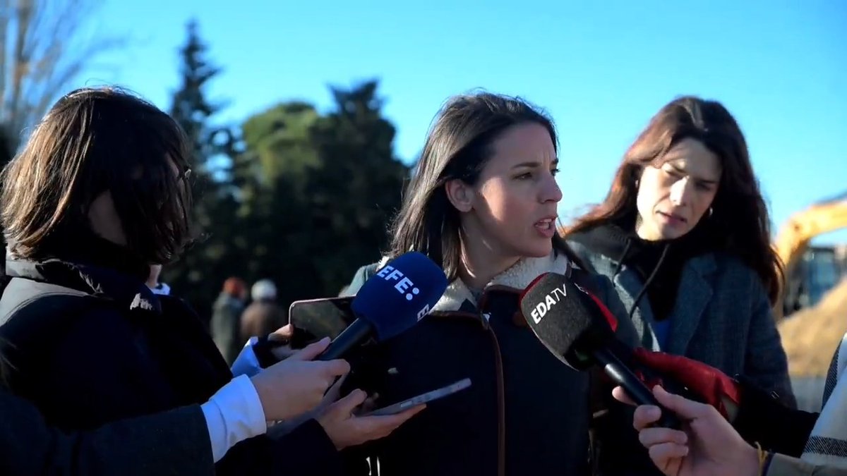 Ayuso y el PP de Madrid están haciendo la guerra sucia a las instituciones del Estado con tal de poder seguir robando y vendiendo la sanidad pública para enriquecer a su novio y su familia. El PP es un poder antidemocrático que va en contra de los ciudadanos. 🎥 Irene Montero