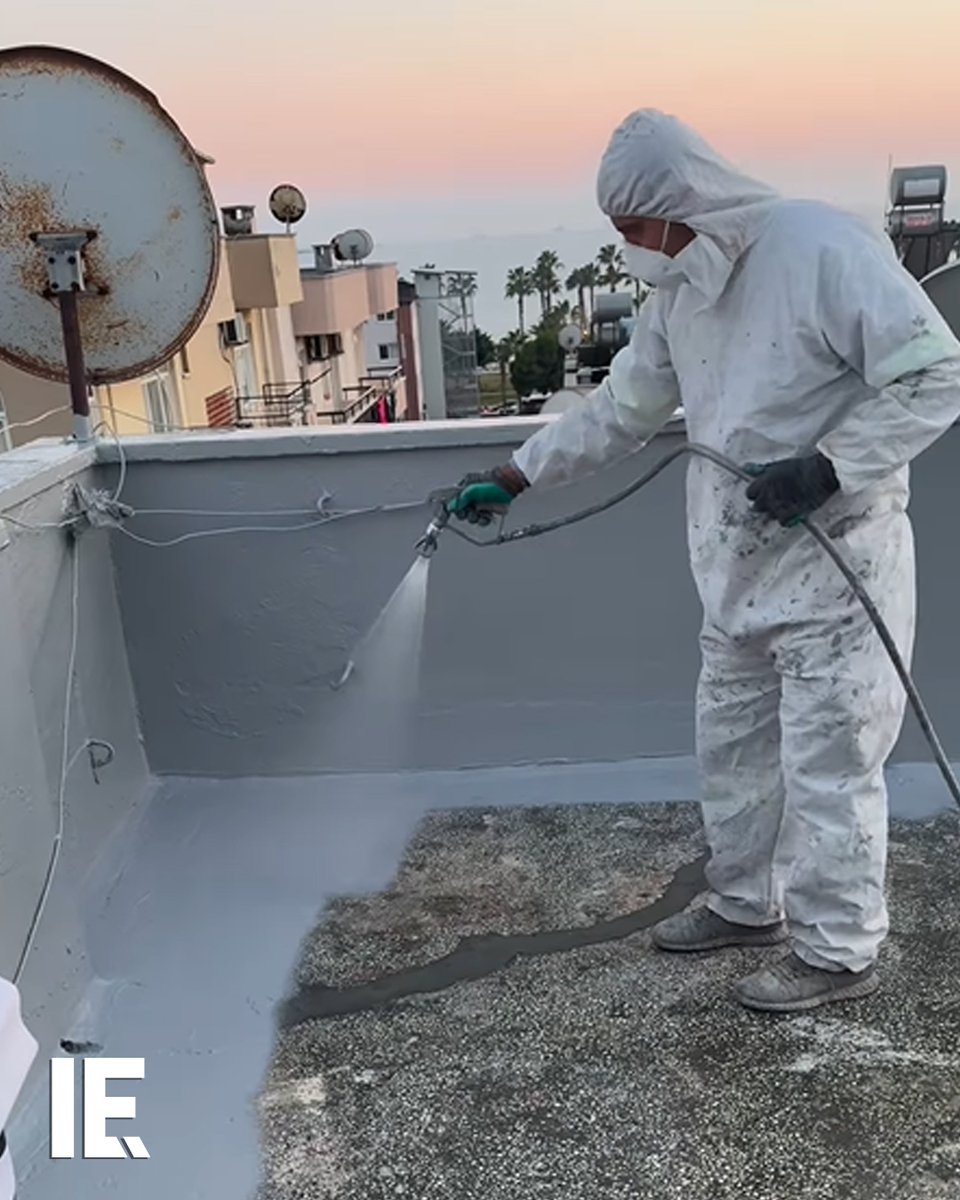 How satisfying is it to see this even coat of polyurethane spray? 📽️: Instagram/ ozbayizolasyon #WaterproofingSolutions #PolyurethaneCoating #RooftopProtection