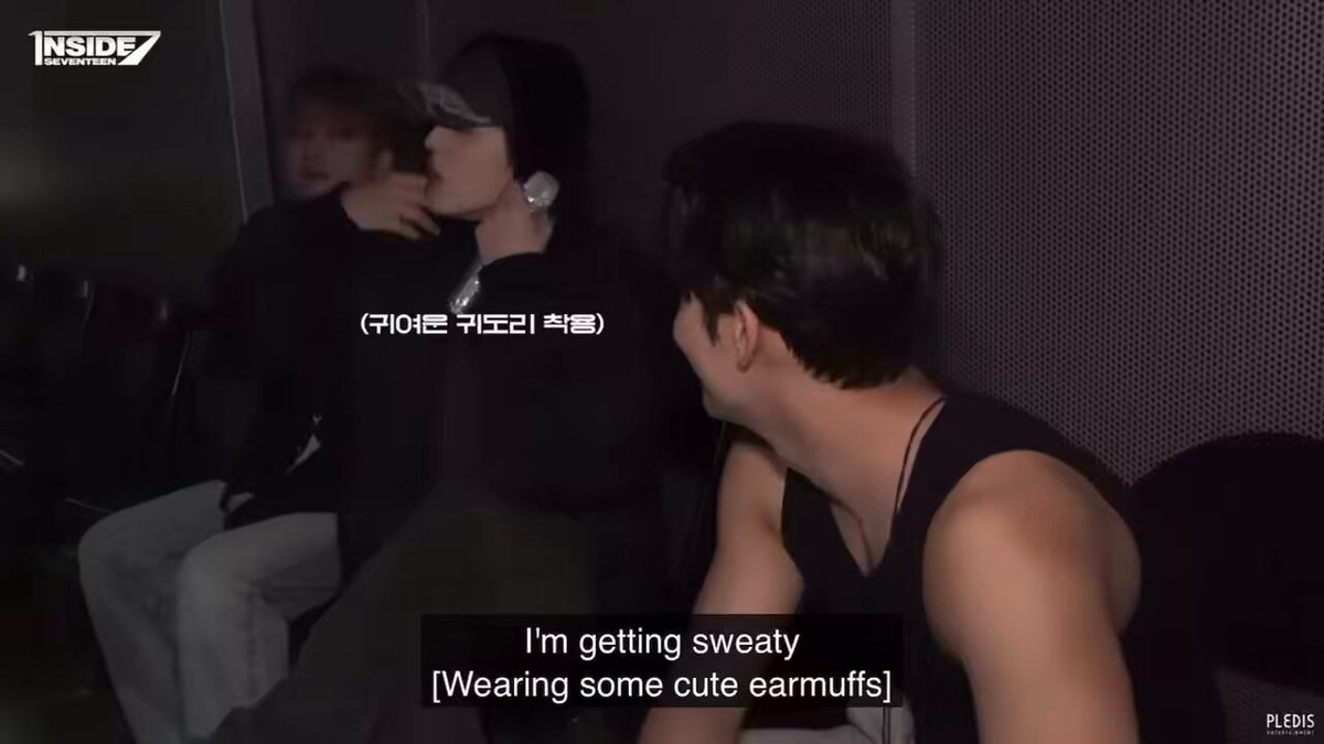 the behind story of wonwoo wearing cute earmuffs. 😭 🍒: *takes off the earmuffs 🐈‍⬛: don’t, it’s cute 🍒 you wear it